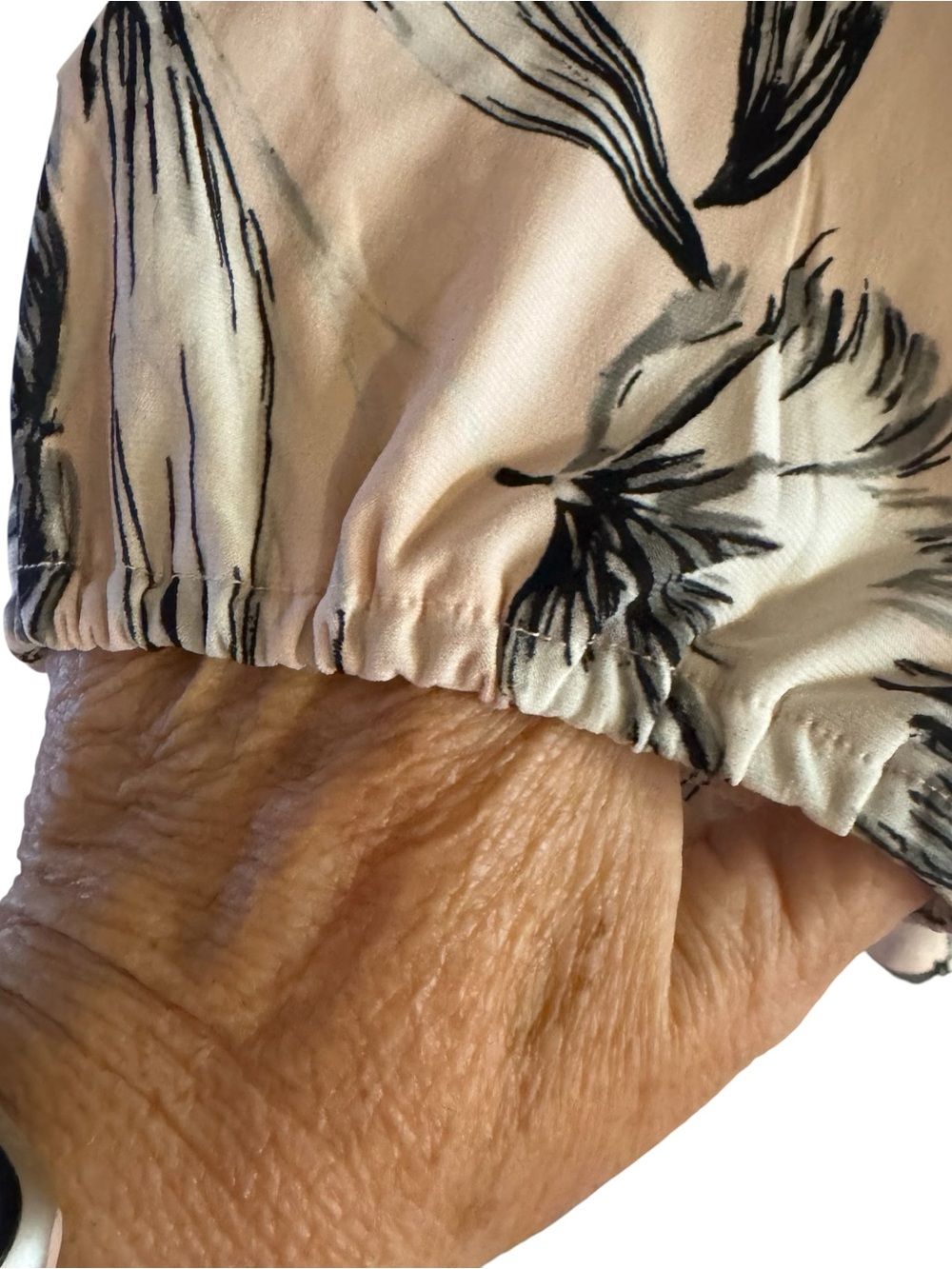 Roz & Ali Blush Pink Floral Top w/Cut-out neckline detail PLUS: 2X #Y - Picture 4 of 12